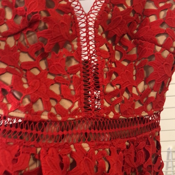 Embroidered red dress - Picture 2 of 5